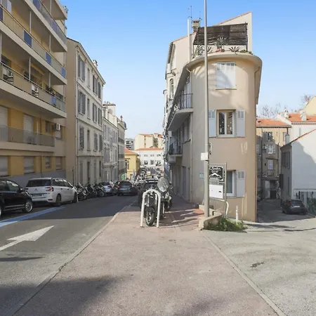 Palme D'or - Welkeys Apartmán *